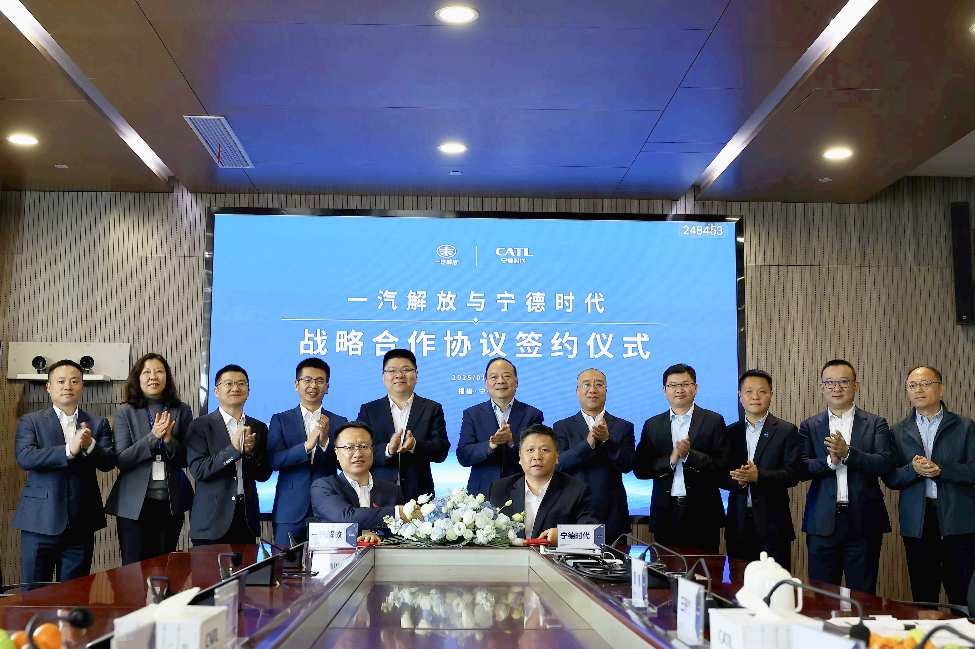 28圈✖️一汽解放合作公众号图.png 28圈✖️一汽解放合作公众号图.png